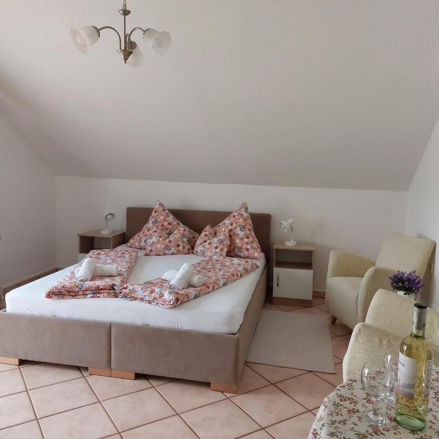 Erika Apartmanhazak ヘーヴィーズ エクステリア 写真