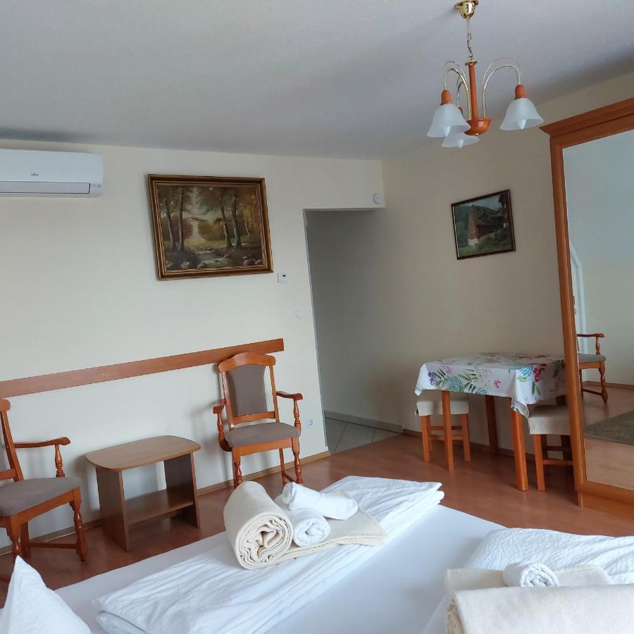 Erika Apartmanhazak ヘーヴィーズ エクステリア 写真