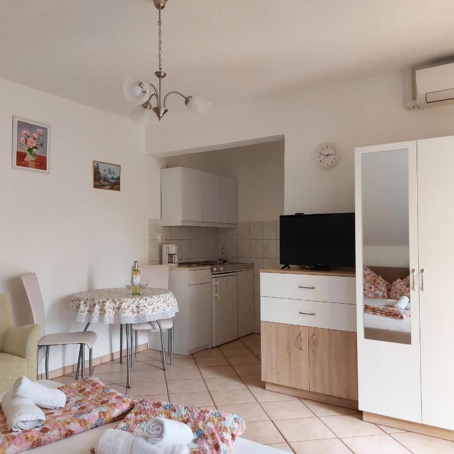 Erika Apartmanhazak ヘーヴィーズ エクステリア 写真