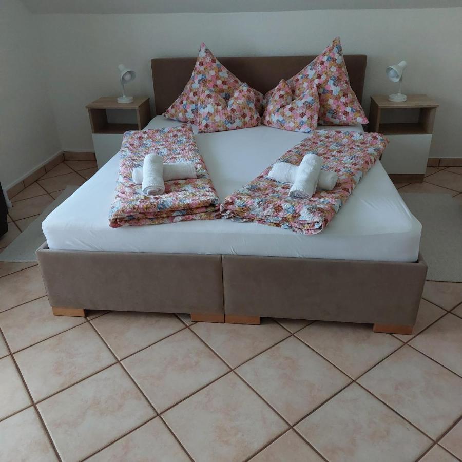 Erika Apartmanhazak ヘーヴィーズ エクステリア 写真