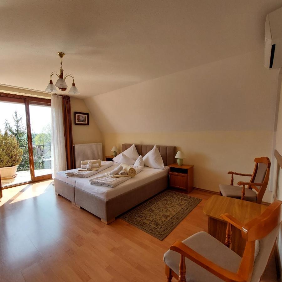 Erika Apartmanhazak ヘーヴィーズ エクステリア 写真