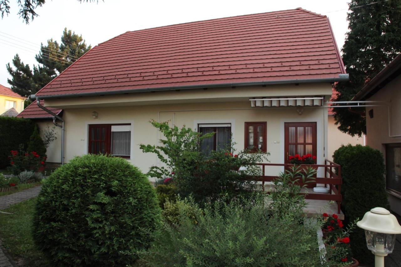 Erika Apartmanhazak ヘーヴィーズ エクステリア 写真