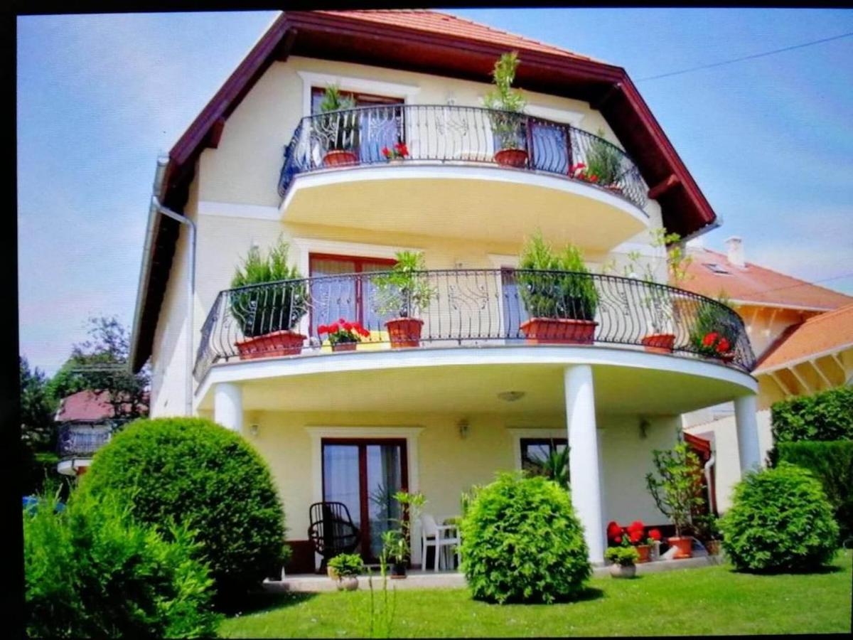 Erika Apartmanhazak ヘーヴィーズ エクステリア 写真