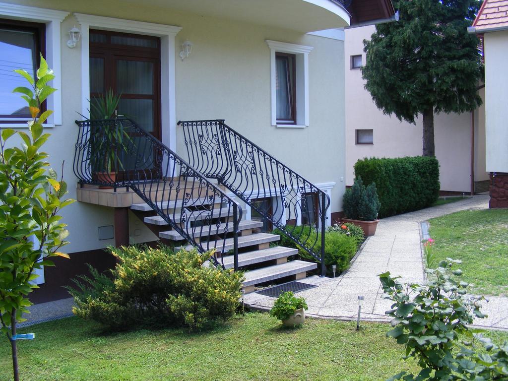 Erika Apartmanhazak ヘーヴィーズ エクステリア 写真