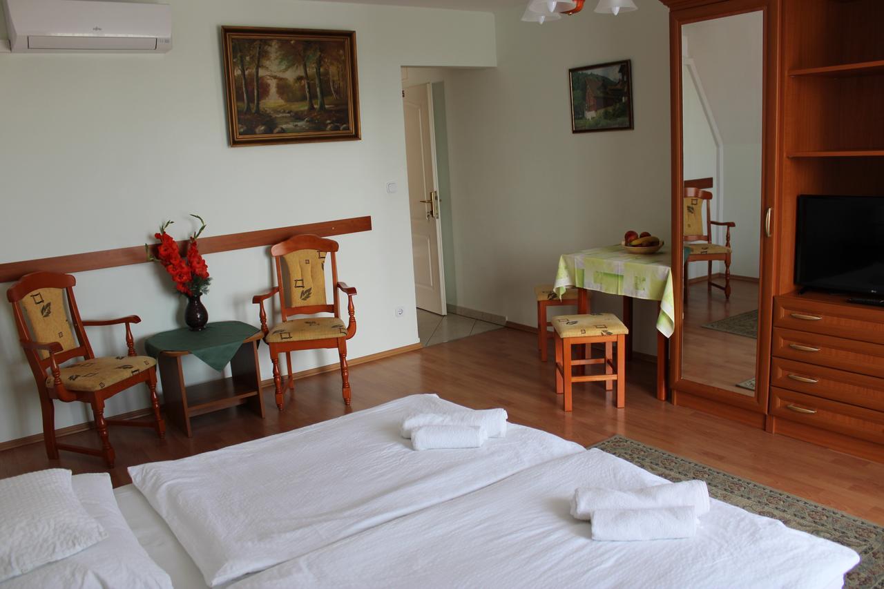 Erika Apartmanhazak ヘーヴィーズ エクステリア 写真