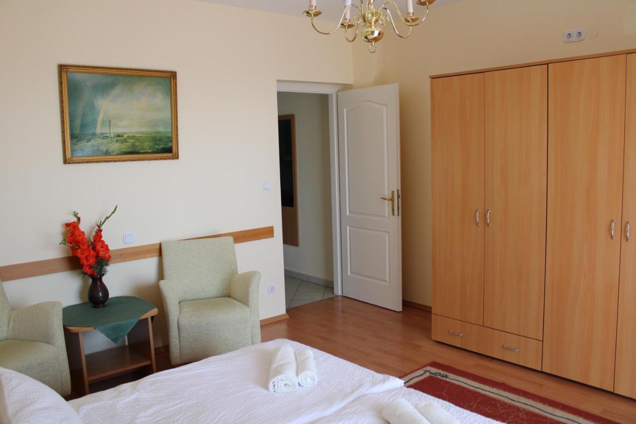Erika Apartmanhazak ヘーヴィーズ エクステリア 写真