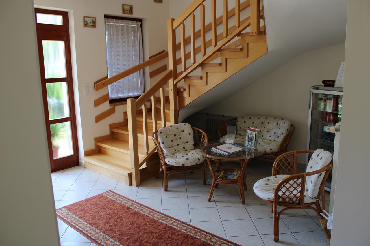Erika Apartmanhazak ヘーヴィーズ エクステリア 写真