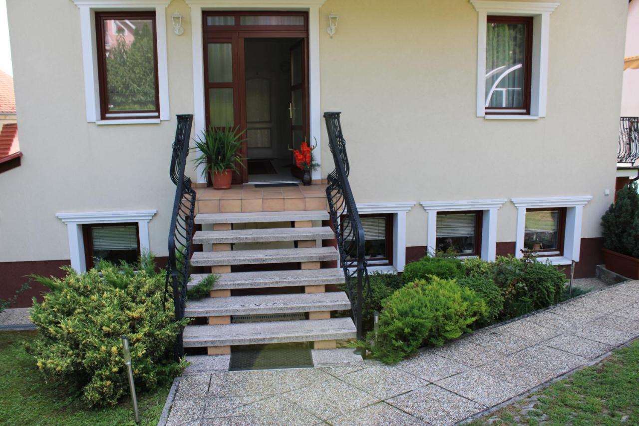 Erika Apartmanhazak ヘーヴィーズ エクステリア 写真